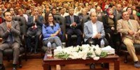 بالبلدي: وزيرة
      الثقافة
      ومحافظ
      المنيا
      يفتتحان
      الملتقى
      الإقليمي
      الثالث
      والعشرين
      لأدباء
      وسط
      الصعيد