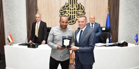 رئيس
      جامعة
      أسوان
      يشارك
      في
      المجلس
      التنفيذي
      للمحافظة
      ويؤكد
      دعم
      الجامعة
      لجهود
      التنمية
      المستدامة
      وتحسين
      جودة
      الحياة