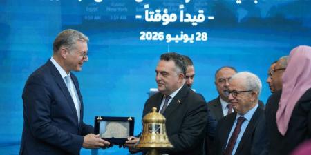 بالبلدي : وزير
      البترول
      يعلن
      طرح
      3
      شركات
      بالبورصة
      المصرية
      ضمن
      برنامج
      الطروحات
      الحكومية..
      وإدراج
      «إنبي»
      و«إيلاب»
      و«PMS»
      إيذانًا
      ببدء
      التنفيذ