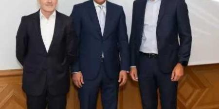 وزير
      السياحة
      يجتمع
      مع
      كبار
      منظمي
      الرحلات
      ومسئولي
      شركات
      السياحة
      والطيران
      الفرنسية
      لبحث
      تعزيز
      الحركة
      السياحية
      الوافدة
      إلى
      مصر