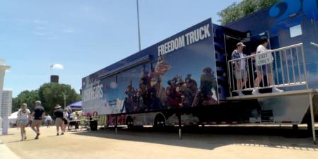 belbalady داخل "شاحنات الحرية".. كيف تروي إدارة ترامب تاريخ أمريكا للأجيال الجديدة؟