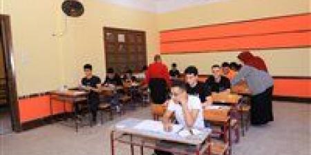 بالبلدي : طلاب
      الثانوية
      العامة
      يؤدون
      اليوم
      امتحان
      اللغة
      الإنجليزية
      وسط
      إجراءات
      مشددة