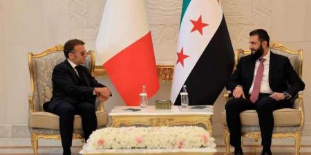 الشرع
      يستقبل
      ماكرون
      في
      القصر
      الرئاسي
      عقب
      سماع
      دوي
      انفجارات
      في
      دمشق