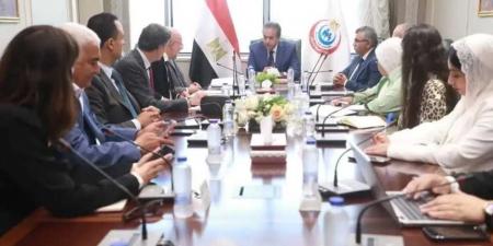 وزير
      الصحة
      يبحث
      مع
      «إيني»
      الإيطالية
      تطوير
      مستشفى
      هليوبوليس
      الجديدة
