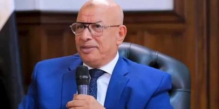 رئيس
      القابضة
      لمياه
      الشرب:
      أُقسم
      بالله
      أحفادي
      بيشربوا
      من
      مياه
      الحنفية
      مش
      مياه
      معدنية