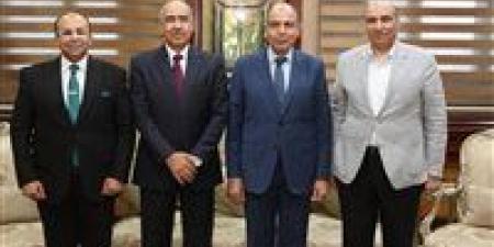 بالبلدي: محافظ
      المنيا
      يلتقي
      وفد
      هيئة
      النيابة
      الإدارية
      لبحث
      تعزيز
      التعاون
      المشترك
      وضبط
      الأداءالمالي
      والإداري