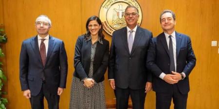 نائب
      وزير
      الخارجية
      يبحث
      مع
      وزيرة
      فرنسية
      مستجدات
      الأوضاع
      الإقليمية