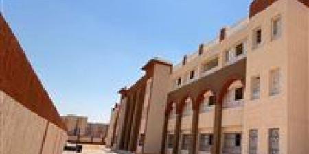 بالبلدي : الأبنية
      التعليمية
      بالمنيا:
      إنشاء
      وإحلال
      92
      مدرسة
      باستثمارات
      1.6
      مليار
      جنيه