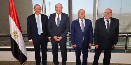 وزيرا
      النقل
      والطيران
      المدني
      يشهدان
      توقيع
      بروتوكول
      لرفع
      كفاءة
      وصيانة
      الممرات
      الرئيسية
      والخدمية
      والطرق
      الداخلية
      بالمطارات