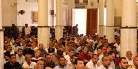 بالبلدي: محافظ
      دمياط
      يلتقي
      المواطنين
      عقب
      صلاة
      الجمعة
      ويؤكد
      استمرار
      التواصل
      الميداني