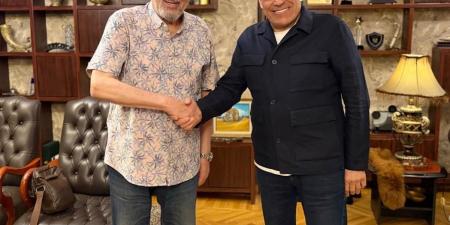 بالبلدي: بعد
      محمد
      لطفي
      ومصطفى
      قمر..
      سامي
      مغاوري
      ينضم
      إلى
      أسرة
      مسلسل
      "عيلة
      تعمل
      عمايل"