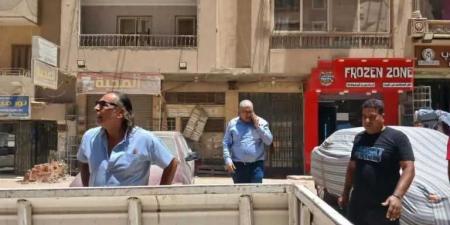 غلق
      وتشميع
      أنشطة
      تجارية
      بدون
      ترخيص
      في
      حي
      السلام
      بالقاهرة