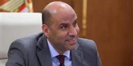 بالبلدي: وزير
      العمل
      يعلن
      2300
      فرصة
      عمل
      جديدة
      بمشروع
      الضبعة
      برواتب
      تصل
      إلى
      40
      ألف
      جنيه