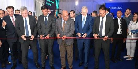 بالبلدي : سيمنس
      تفتتح
      أول
      مصنع
      متكامل
      في
      مصر
      لإنتاج
      مكونات
      شبكات
      الكهرباء..
      ووزير
      الصناعة:
      خطوة
      جديدة
      لتوطين
      التكنولوجيا
      وتعزيز
      الصادرات