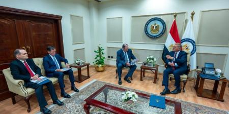 بالبلدي : الرئيس
      التنفيذي
      لـ
      أباتشي
      العالمية:
      مناخ
      الاستثمار
      في
      مصر
      جاذب..
      وندعم
      خطط
      إنتاج
      البترول
      والغاز