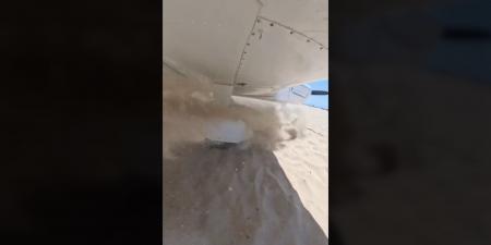 بالبلدي: هبوط اضطراري لطائرة على الرمال بأحد الشواطئ في كاليفورنيا