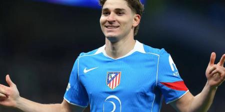 بالبلدي : ألفاريز
      يتلقى
      نصيحة
      بالاعتذار
      لـ
      أتلتيكو
      مدريد..
      وبرشلونة
      يترقب
