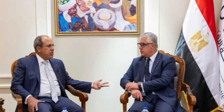 رئيس
اقتصادية
قناة
السويس
يستقبل
رئيس
الجامعة
البريطانية
في
مصر
لبحث
التعاون
في
مجالات
البحث
العلمي
والابتكار