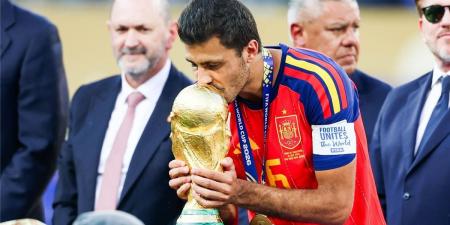 بالبلدي : رومانو:
      ريال
      مدريد
      يحدد
      قيمة
      عرضه
      لضم
      رودري