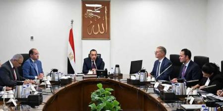 رئيس
الوزراء
يتابع
جهود
زيادة
المخزون
الاستراتيجي
من
المنتجات
البترولية