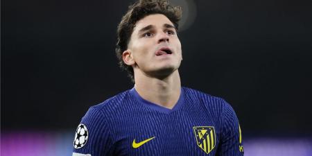 بالبلدي : سبورت:
برشلونة
يلقي
الكرة
في
ملعب
ألفاريز