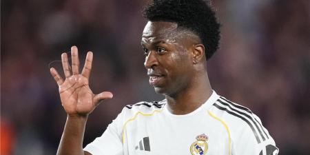 بالبلدي : بينهم
فينيسيوس
جونيور..
ثلاثي
ريال
مدريد
ينضم
إلى
تدريبات
الفريق