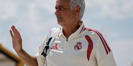 بالبلدي : موندو
      ديبورتيفو:
      ريال
      مدريد
      فشل
      في
      حل
      أزمة
      قوية
      قبل
      بداية
      الموسم
      الجديد