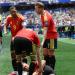 بالبلدي: لقطة مونديالية.. أطباء يتراجعون عن إسعاف لاعب بلجيكا داخل الملعب لهذا السبب