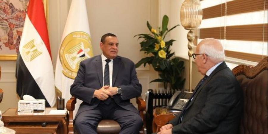 بالبلدي: وزير التنمية المحلية يتابع مع محافظ بورسعيد عددًا من الملفات الخدمية التى تهم المواطنين