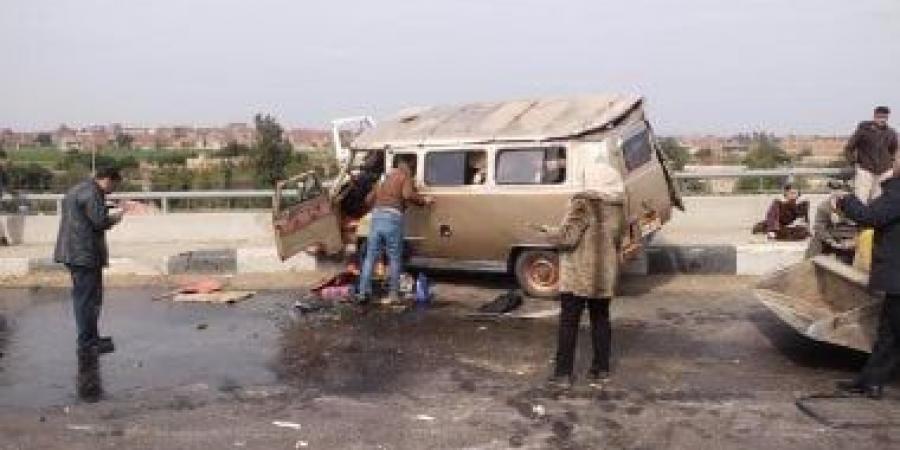 بالبلدي: إصابة 3 فى حادث تصادم بين سيارتين بالطريق الزراعى الشرقى فى سوهاج