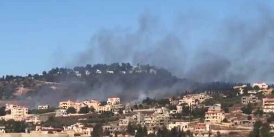 بالبلدي: إسرائيل تقصف سيارة قرب مستشفى بنت جبيل في جنوب لبنان وإصابة مسؤول بحزب الله