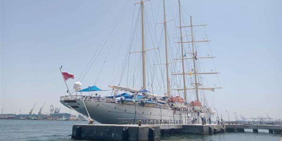 بالبلدي : تراثها بحري قديم.. ميناء بورسعيد يستقبل 170 سائحا على متن سفينة شراعية شهيرة