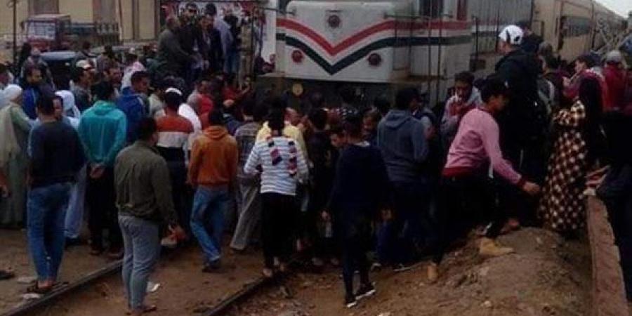 بالبلدي: قطار يحول جثة شاب لأشلاء في الواسطى ببني سويف