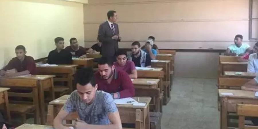 بالبلدي: طلاب الثانوية الأزهرية يؤدون امتحان مادة التاريخ بكفر الشيخ