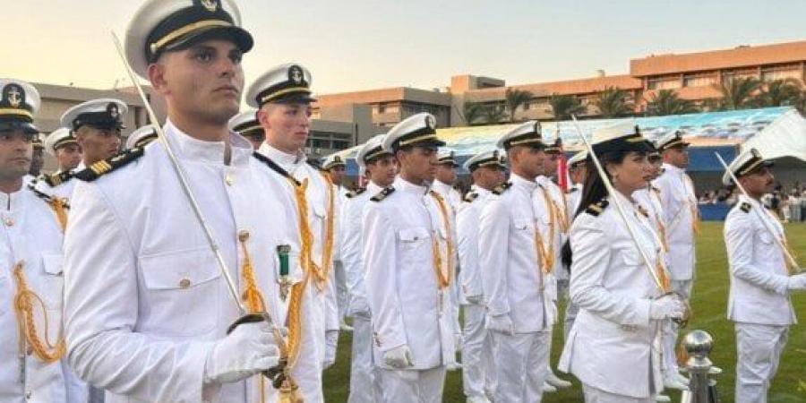 بالبلدي: الأكاديمية
      العربية
      تحتفل
      بتخريج
      دفعة
      103
      من
      «كلية
      النقل
      البحري»
