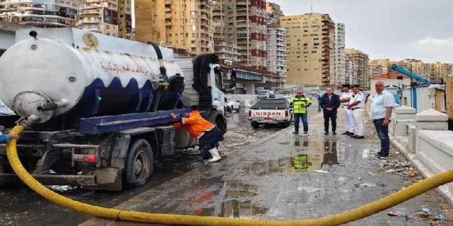 بالبلدي: صرف
      الإسكندرية
      تُعلن
      رفع
      حالة
      الطوارئ
      وانتشار
      المعدات
      استعدادا
      للتقلبات
      الجوية