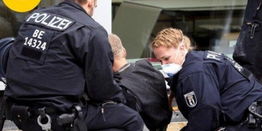 بالبلدي: مقتل
      شخص
      وإصابة
      اثنين
      آخرين
      جراء
      حادث
      طعن
      في
      ألمانيا