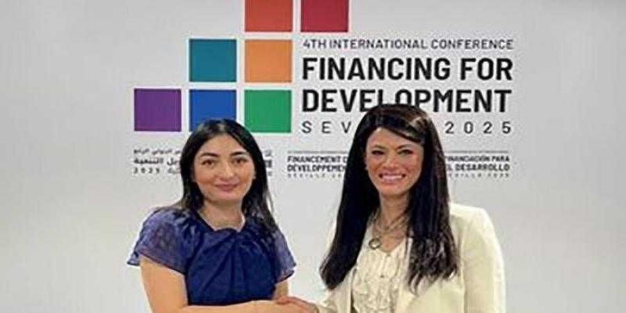 بالبلدي : وزيرة
      التخطيط
      والتنمية
      تعقد
      جلسة
      مباحثات
      موسعة
      مع
      نظيرتها
      الألمانية
      لمناقشة
      أولويات
      الشراكة
      بين
      البلدين