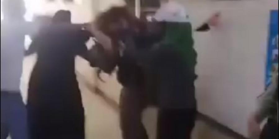 بالبلدي : عاجل|
      أولياء
      أمور
      يحاولون
      التعدي
      على
      مراقبة
      امتحانات
      ثانوية
      عامة..
      ما
      القصة؟
      (صور)