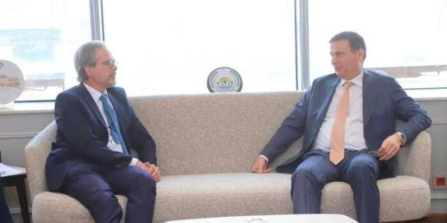 بالبلدي : وزير
      الزراعة
      يستقبل
      المستشار
      الزراعي
      الهولندي
      لبحث
      سبل
      تعزيز
      التعاون
      المشترك