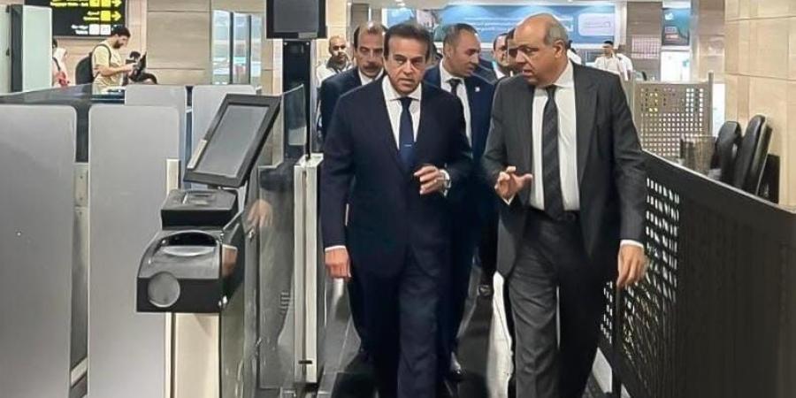 بالبلدي: وزيرا
      الصحة
      ووزير
      الطيران
      المدني
      يتفقدان
      عيادات
      الحجر
      الصحي
      وأجهزة
      إزالة
      الرجفان
      القلبي
      المستحدثة
      بمطار
      القاهرة
      الدولي