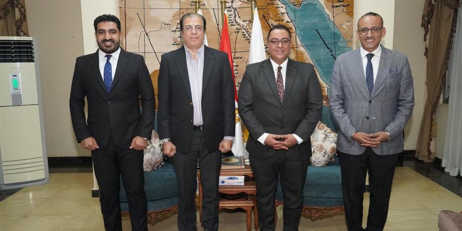 بالبلدي : شباب
      الجامعات
      والمعاهد
      المصرية
      يتدربون
      على
      الإعلام
      الرقمي
      في
      "صُنّاع
      التأثير"