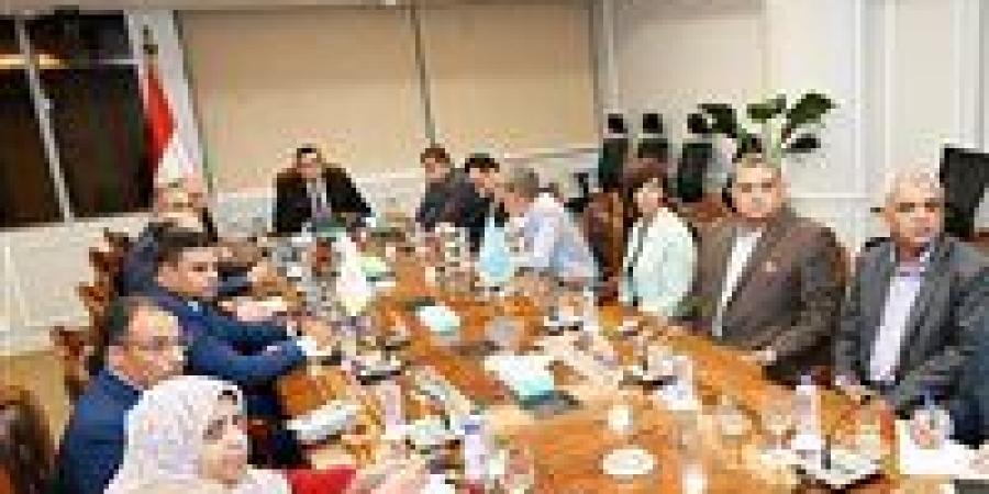 بالبلدي: وزير
      الإسكان
      يعقد
      اجتماعًا
      لمتابعة
      الموقف
      التنفيذي
      لمشروع
      حدائق
      تلال
      الفسطاط