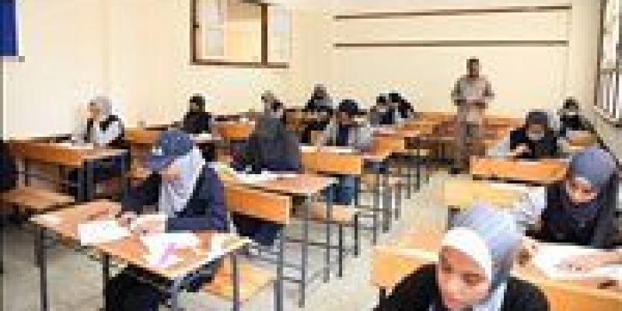 بالبلدي : الثانوية
      العامة
      2025..
      أولياء
      أمور
      مصر:
      امتحان
      الكيمياء
      صعب
      والجغرافيا
      سهل