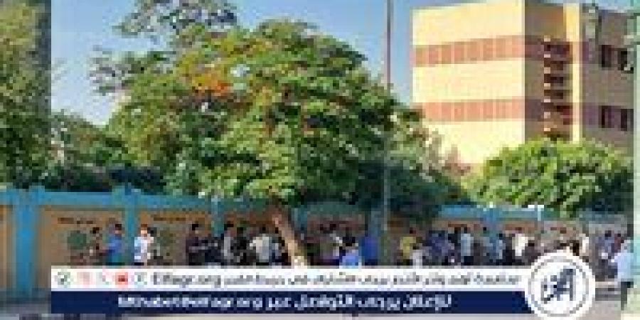 بالبلدي: خروج
      طلاب
      الثانوية
      العامة
      من
      اللجان
      بعد
      أداء
      امتحانى
      الكيمياء
      والجغرافيا
      بأسيوط