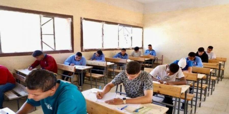 بالبلدي: الإفراج
      عن
      طالبة
      إعدادية
      المنوفية
      بعد
      مساعدتها
      لطلاب
      الثانوية
      في
      الغش