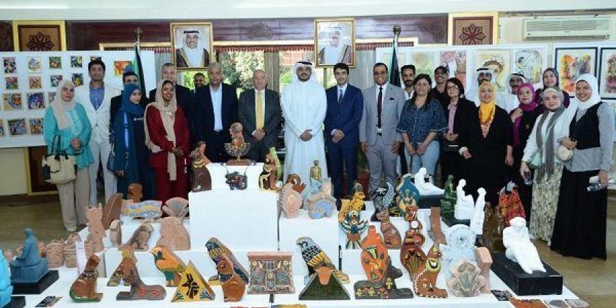 بالبلدي: جامعة
      حلوان
      تحتفل
      بإبداعات
      طلابها
      الوافدين
      في
      معرض
      فني
      مميز