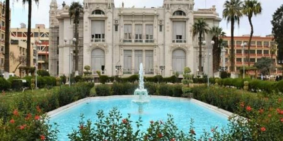 بالبلدي: رئيس
      جامعة
      عين
      شمس
      يبحث
      تعزيز
      التعاون
      مع
      "جامعة
      هارفارد"
