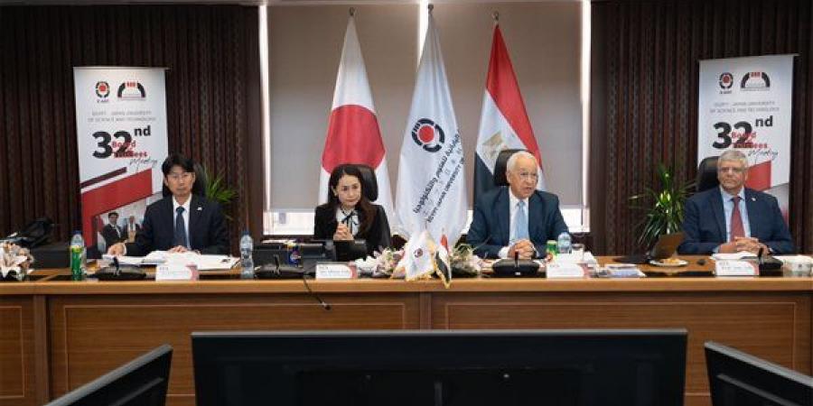 بالبلدي: وزير
      التعليم
      العالي
      يدعم
      مركز
      أشباه
      الموصلات
      بالجامعة
      المصرية
      اليابانية
