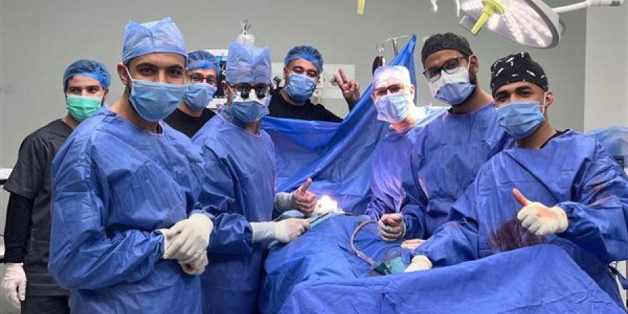 بالبلدي: طوارئ
      سوهاج
      الجامعي
      تنقذ
      شابًا
      اخترق
      سيخ
      حديدي
      صدره
      وسبب
      له
      نزيفًا
      حول
      القلب